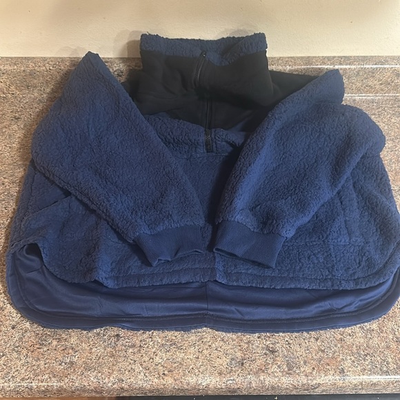AEMI+CO Two Tone Half Zip Sherpa Sweatshirt Navy Pockets Womens Size Large - Picture 9 of 12